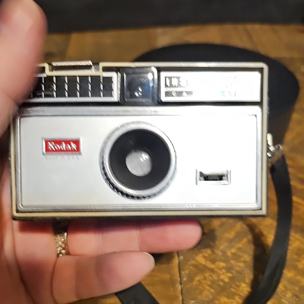 Kodak Instamatic 104 in Black and Silver